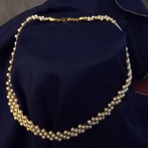 Very classy necklace Frim Sale...fall Sale for week and weekend 👌